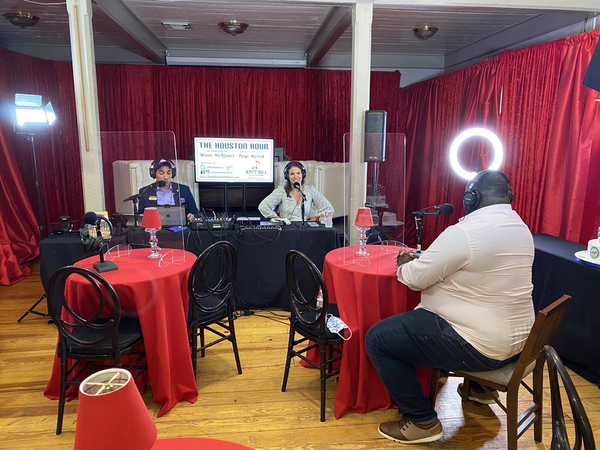 TheHouHour1's tweet photo. Listen to @TheHouHour1 w/ @mistermckinney of @McKinneysHOU & @paigemyrick0812 at 3pm today on 90.1 FM π» @KpftHouston featuring Opera Singer #ReginaldSmithJr & author #GeorgeSlaughter πππ https://t.co/j3SAvYTb1M