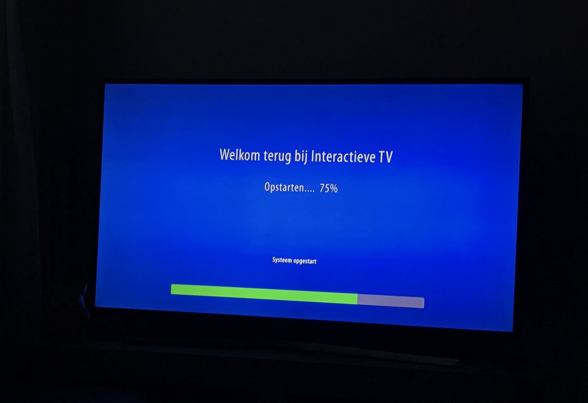 druml1ne's tweet photo. @KPNwebcare goedenavond. Wij hebben al een paar keer problemen met ons TV-kastje. Terwijl wij aan het kijken zijn schiet hij in een soort reset en start hij opnieuw op. Ik heb het kastje zelf al opnieuw opgestart maar geen resultaat. Enig idee wat de oorzaak kan zijn? https://t.co/X3Bh3k6lXc