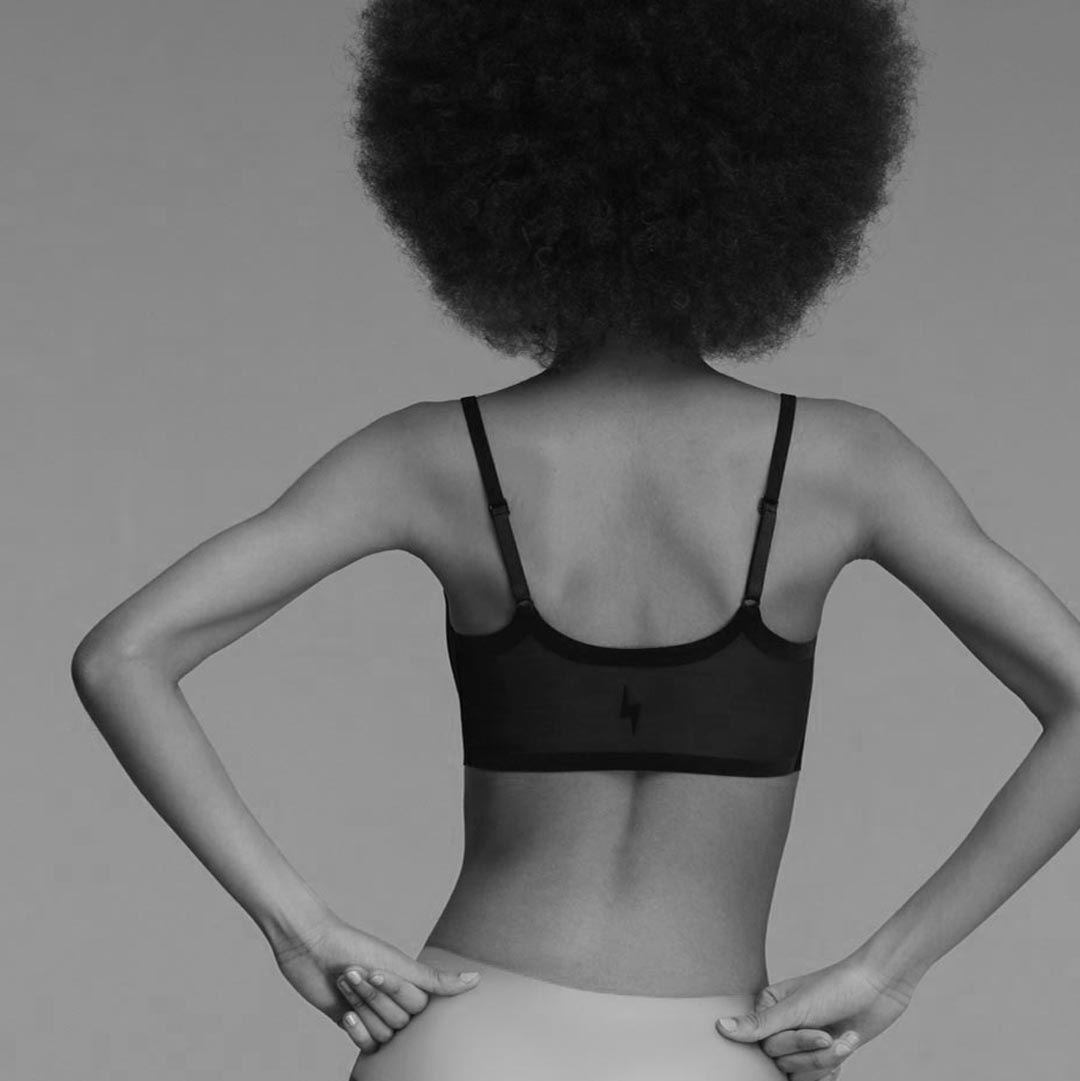 joinEBY's tweet image. We evolved the seamless panty, and now we’re evolving new ways you can shop for it...mark your calendars for TOMORROW! 👀 ✨⚡ #EBYReimagined