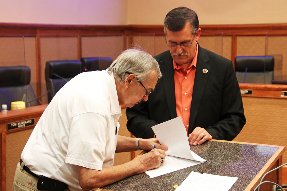 President of NVVMF, and Mayor Black sign the MOU. @CityofPapillion leases site of the Nebraska Vietnam Veteran Memorial - 50 years. Off of Hwy 370 and not far from the I-80, it is accessible so all Nebraskans can visit the Memorial to #RememberThePast and #EducatetheFUTURE.