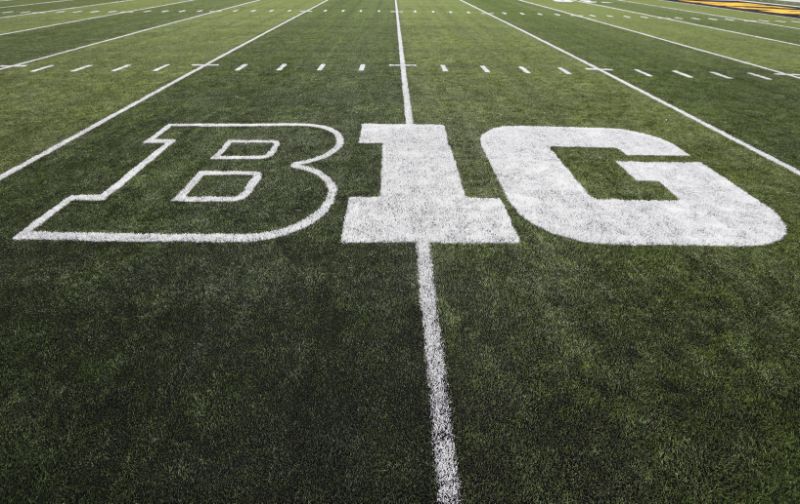 YahooSports's tweet photo. One-third of COVID-19 positive Big Ten athletes have myocarditis, Penn State's director of athletic medicine says. 

➡️ https://t.co/BLYO26scFw https://t.co/hASZoAPTmM