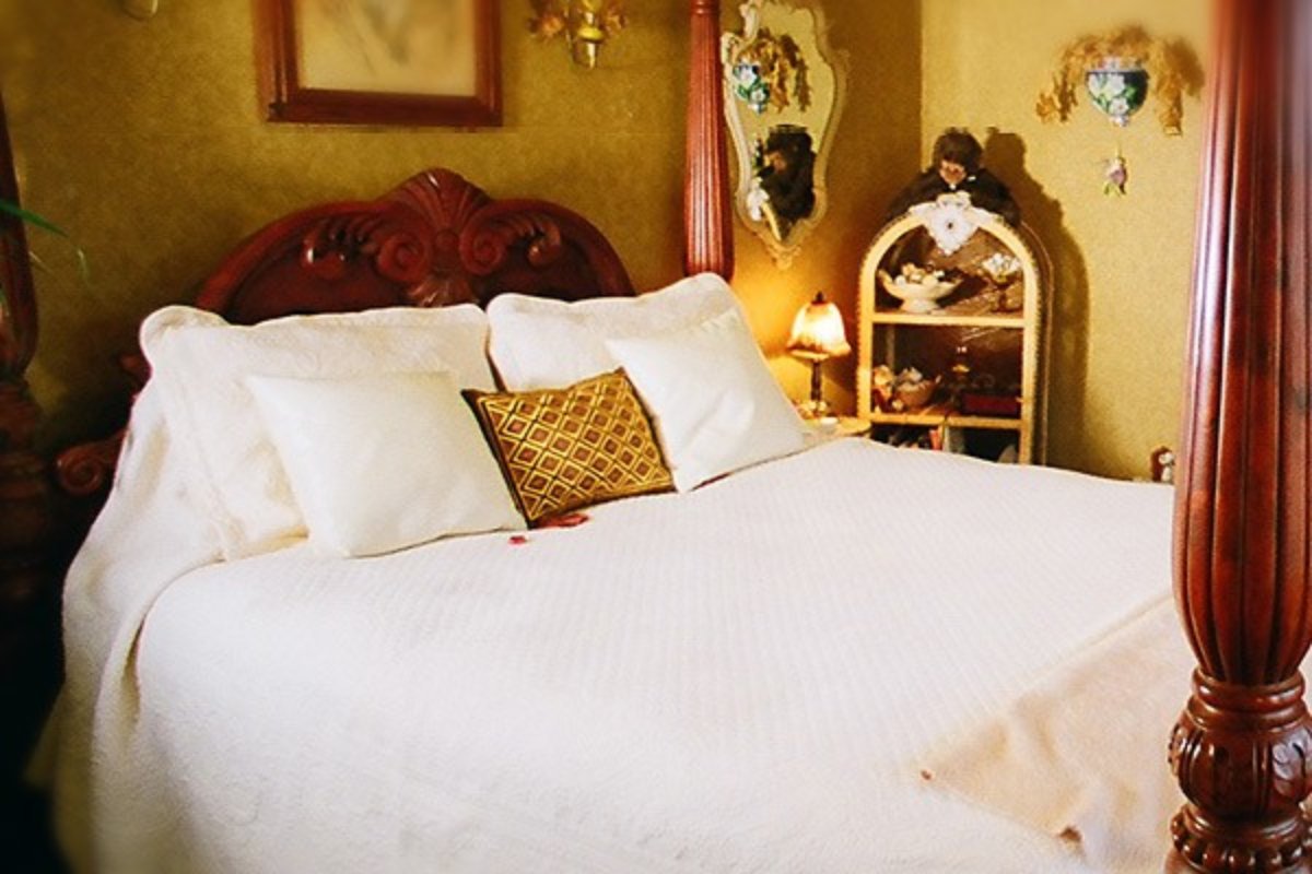 ChittendenHouse's tweet photo. From huge beds and fresh breakfast daily, we'll always go above and beyond to make sure you feel comfortable during your stay and leave feeling relaxed! https://t.co/SVg9vL7AgN