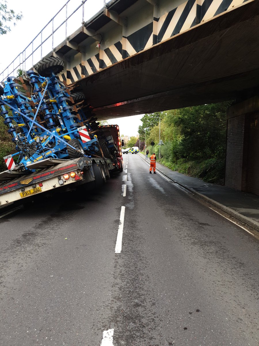 Incident in Newport Essex this evening please avoid the area &amp; use alternative routes. The B1383 Cambridge Road will be closed for some time. #Newport