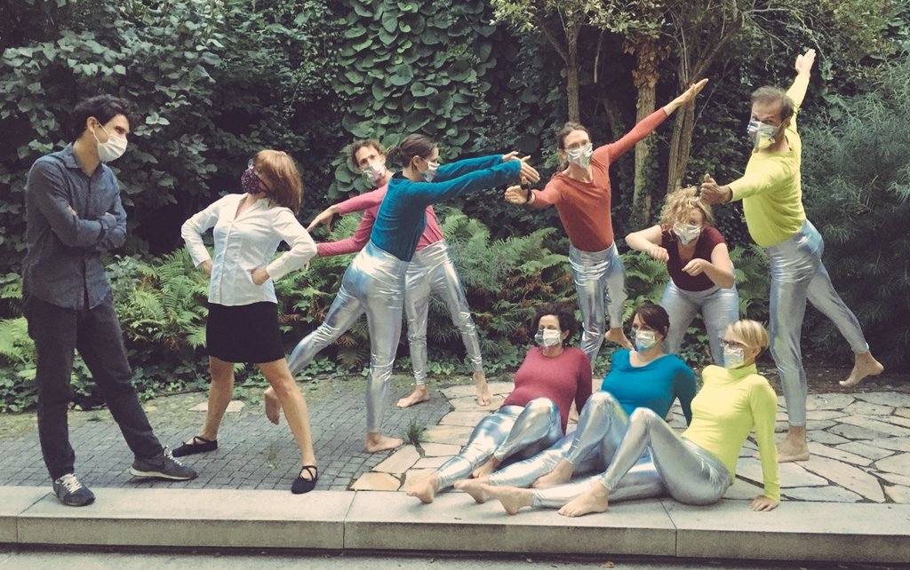 Das #myGruni-Ensemble stellt sich vor:

Mit dem #Bastelscherenballett begrüßen wir das #Bolschoi-Theater des Straßenkampfs! Avantgardistische Sprünge und elegante Körperspannung begeistern das geneigte Publikum für eine widerständige und liebevolle Lebens-Ästhetik.