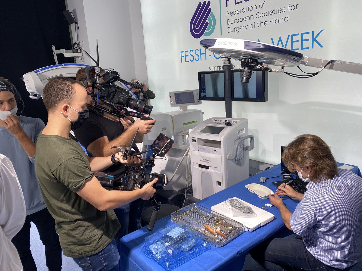 What a privilege to co-host <a href="/fessheurope/">FESSH</a> first live surgery session on complex Distal #radius  #Fracture with the lovely <a href="/dr/">Dan Rowden</a>.hagert  #FESSH Online @TraumaAcademy #handsurgery