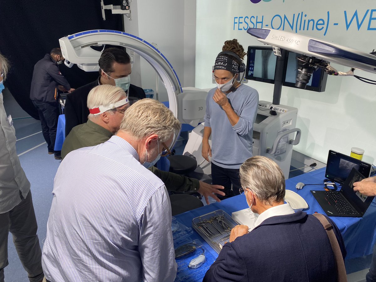 zafnaqui's tweet photo. What a privilege to co-host @fessheurope first live surgery session on complex Distal #radius  #Fracture with the lovely @dr.hagert  #FESSH Online @TraumaAcademy #handsurgery https://t.co/Z0sGpBHz94