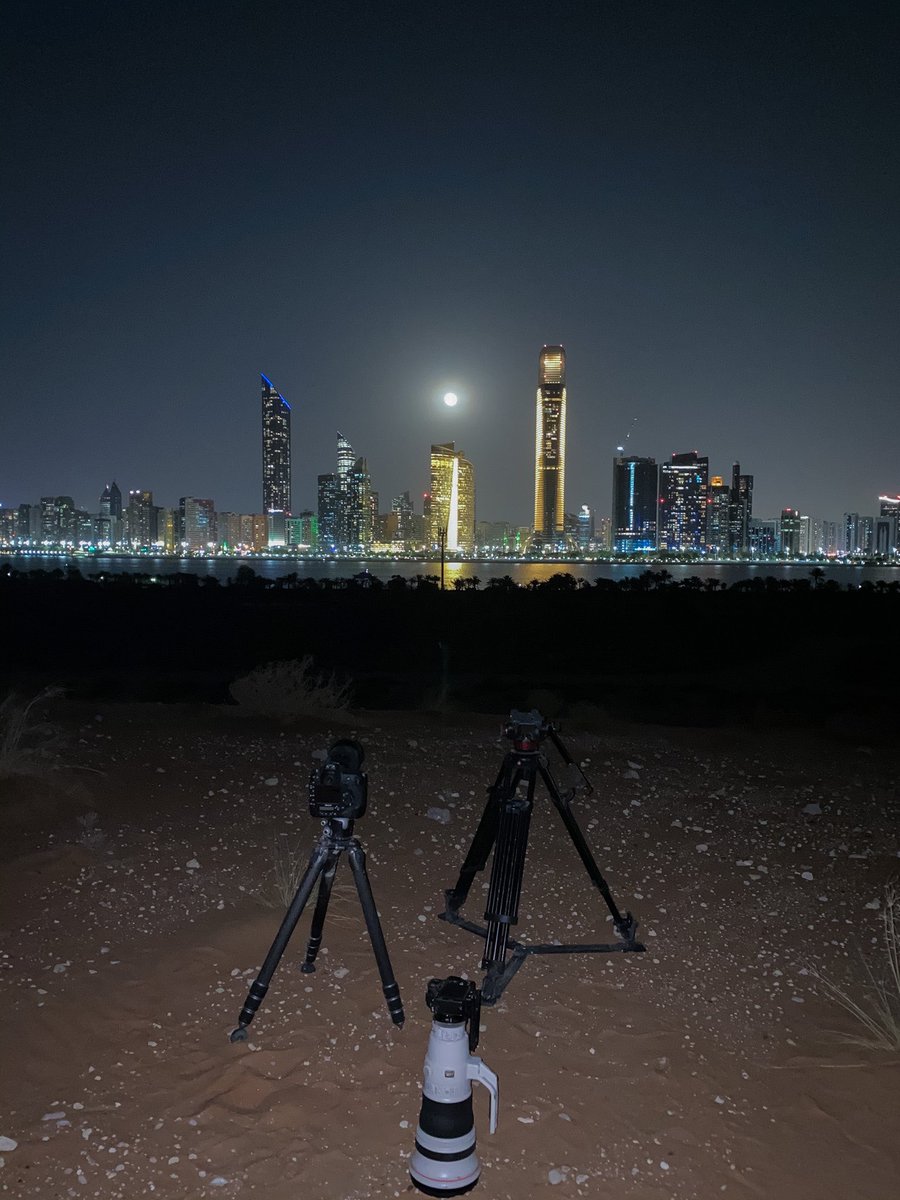 khd_uae's tweet photo. بدرٌ من ذَهبْ | #أبوظبي https://t.co/Os2lrVKFrs