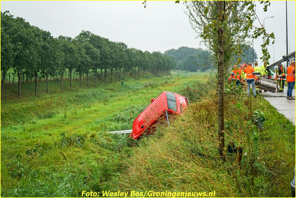 Zwaargewonde bij ongeval tussen busje en vrachtwagen in Groningen ..