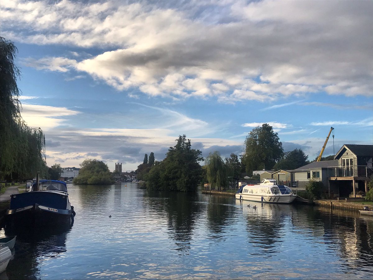 The return of blue sky after a rather grey day and a very pleasant early evening view from our mooring at #Henley! @LoveHenleyInfo @ThamesPics #visithenley #Thamescruise #boatingholidays #scenicbritain