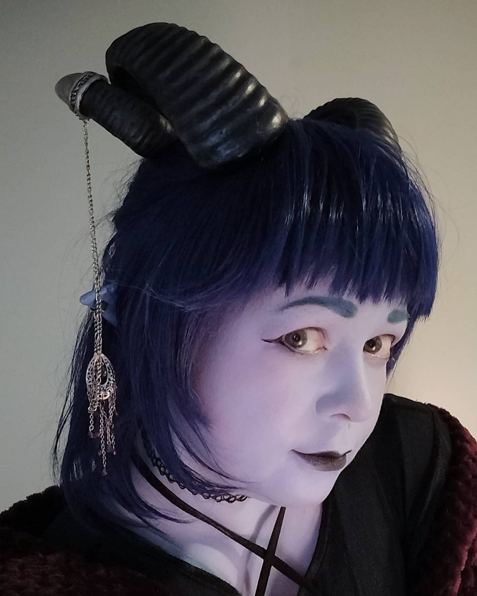 Truthdeli's tweet photo. ππ§ππ Let me also give you some little blue goth tiefling for this #ThirstTrapRPG I want to cosplay her again in future conventions. I miss cons ππ #JesterLavorre #CriticalRole #GothJester #CriticalRoleCosplay #JesterCosplay #LittleBlueTiefling https://t.co/2wb1AuuDtR