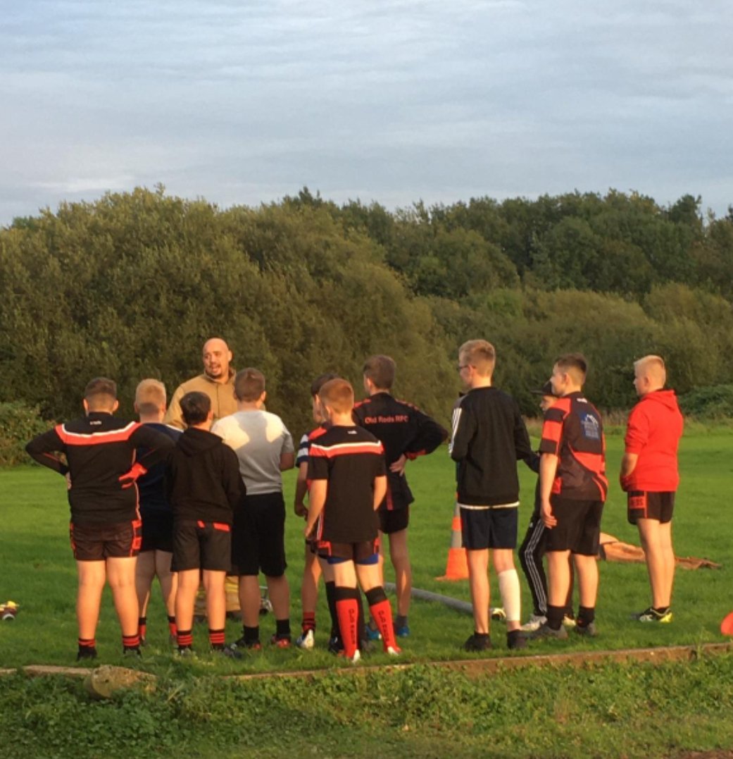 BANES_Fire's tweet photo. Last night #RedWatch had the pleasure of being invited to a 
@OldRedsRFC U13 training session.

The boys put in a fantastic effort in our 'Firefighter Fitness Test' and received some valuable water safety advice. 

#Bath #Avonfire https://t.co/YAby8cNP5L