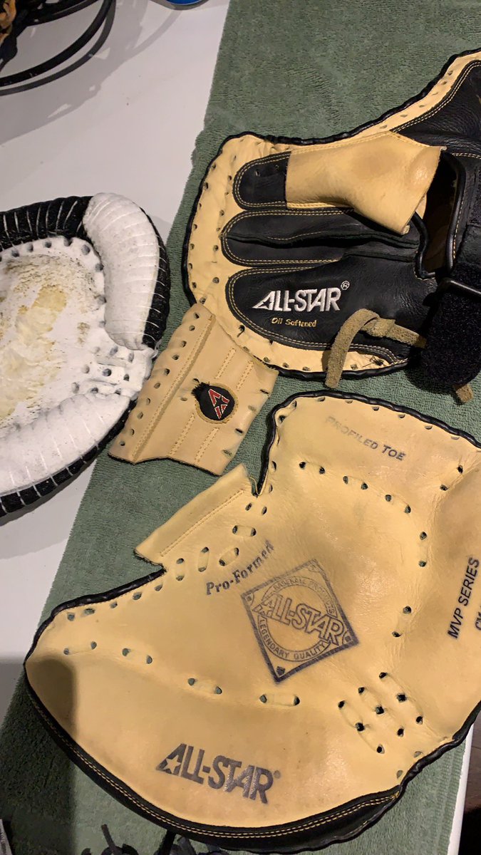LacingByLedge's tweet photo. This All-Star CM3030 came on for a little touch up. Thanks Graham Noseworthy for giving me the opportunity to tune this up for you.  Good luck on your catching journey! #catchersmitt #catchersgear @ALLSTARSPORTS #lacingbyledge #gloverelacer #relace #lace #relacing #glovelove https://t.co/SEqRBllwLK