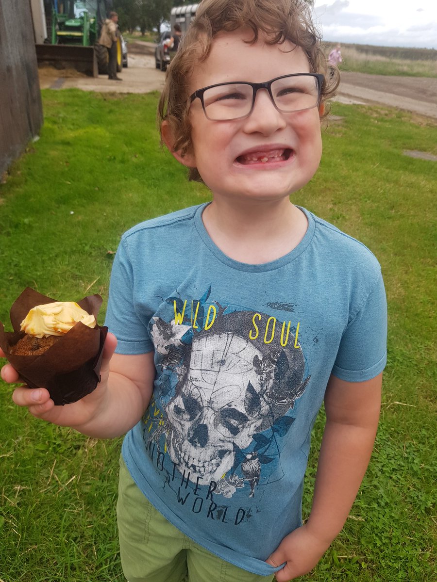 mjfailes's tweet photo. @GreenFFProduce My boys loved these this afternoon, us grown ups have the lotus cake to try in the morning with coffee!! Lovley little find 👍 https://t.co/8yrnmC0xUC