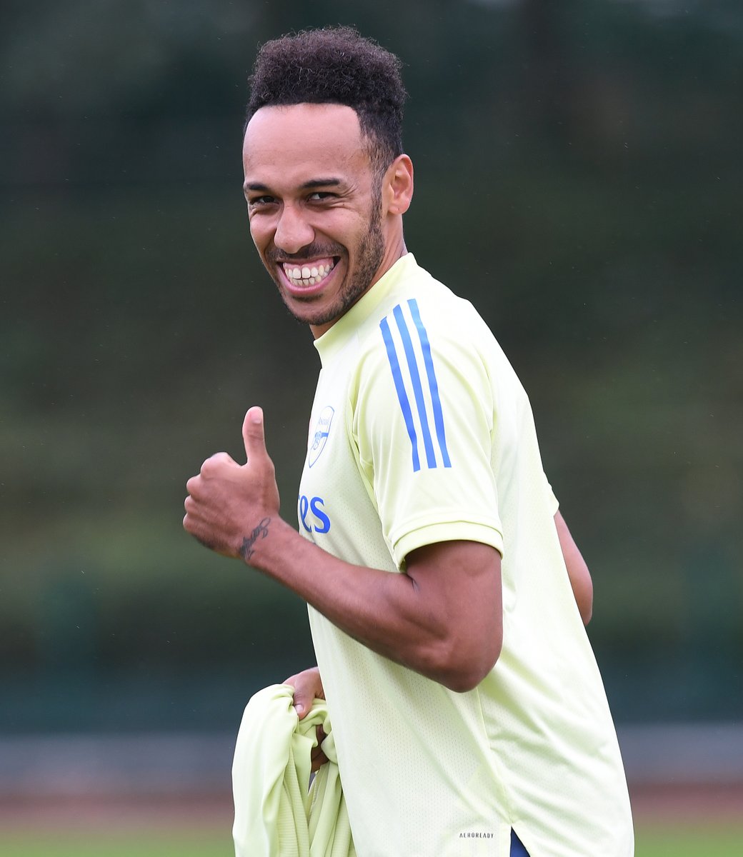Arsenal's tweet photo. Hard work. Good vibes. ✊ https://t.co/HlDGZNNyrC