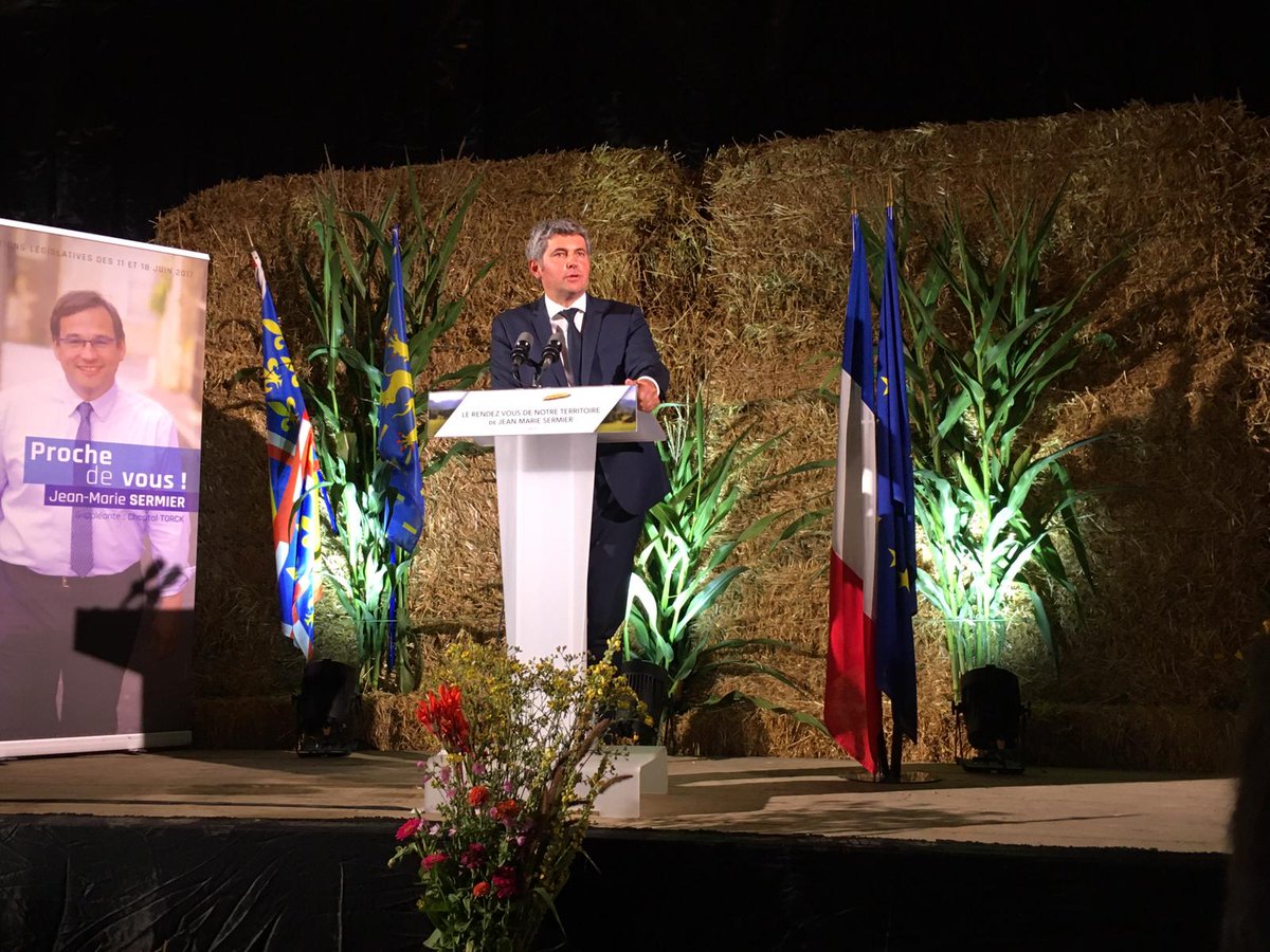 jmsermier's tweet photo. Nous venons de l'annoncer devant 500 personnes réunies dans une exploitation agricole à Champdivers dans le Jura, en présence de @ChJacob77  et de très nombreux élus. https://t.co/KA1zmUlDeO