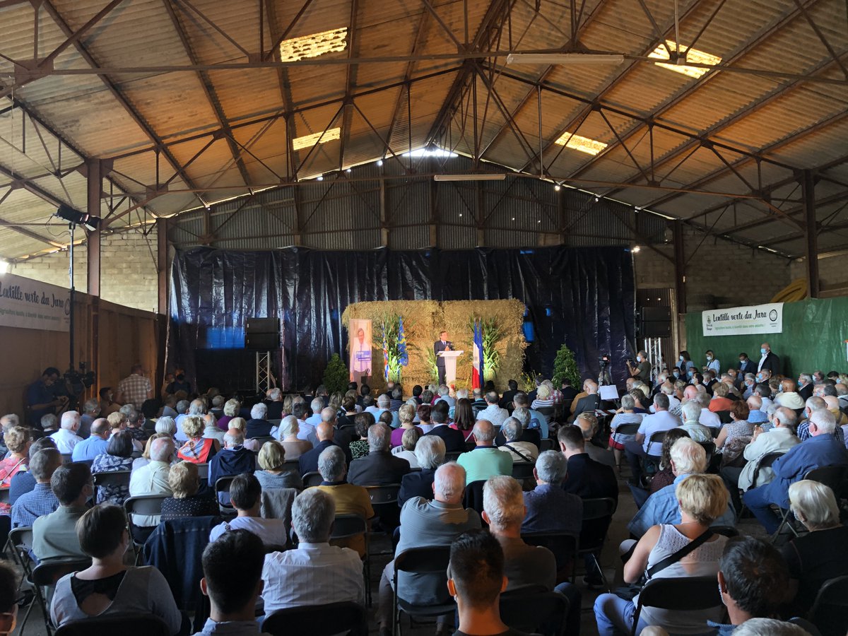 jmsermier's tweet photo. Nous venons de l'annoncer devant 500 personnes réunies dans une exploitation agricole à Champdivers dans le Jura, en présence de @ChJacob77  et de très nombreux élus. https://t.co/KA1zmUlDeO