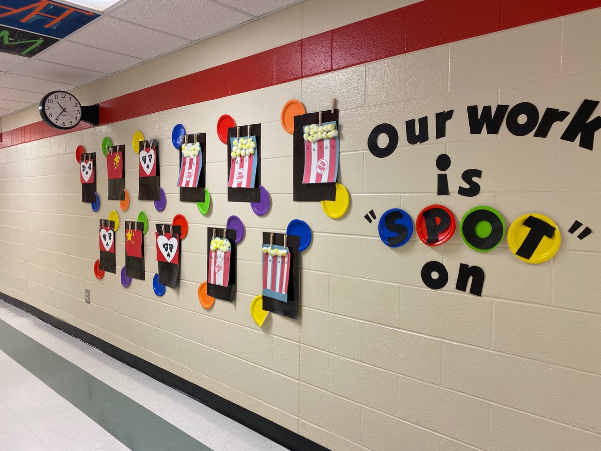 JE760254Life's tweet photo. Just a few Craft Projects we hung in the hallway, that correlated with the #uniquecurriculum from last month returned from Ss. @alliejohn125 โฆ@bakerelembearsโฉ #LearnGrowLead โฆโฉ #n2y https://t.co/clnsm11LOp
