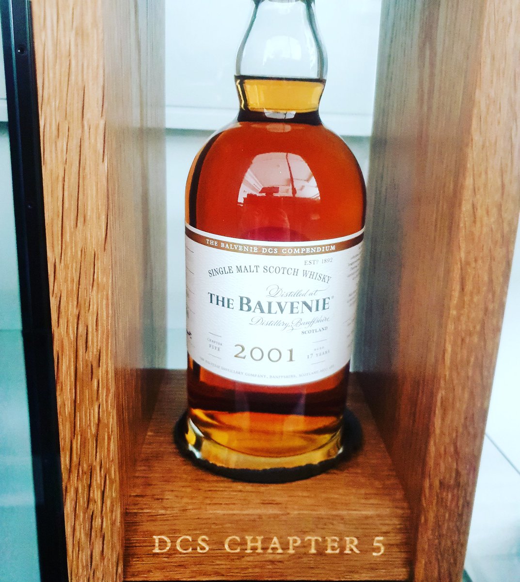 Suburbanwhisky1's tweet photo. Who is joining us for few drams tonight? Tag the person who you would most like to come down and share this bottle of @thebalvenie with.
#Suburbanwhiskylounge #whiskynorthlondon #HGS #Hampstead #tagafriend #whiskyinthesuburbs #dra #shareabottle #whisky #balveniewhisky #whiskyfans https://t.co/Uqik15IFE3