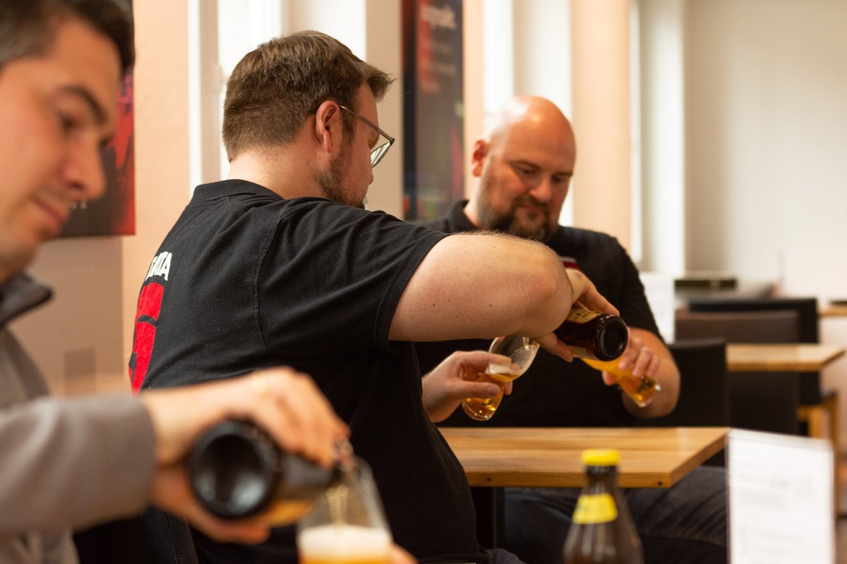 GDATA's tweet photo. Für gemütliches Campus-Feeling sorgt das virtuelle #Biertasting, mit dem wir den heutigen #GDATATechDay ausklingen lassen. Herzlichen Dank an alle Teilnehmer, wir hoffen es hat Euch gefallen und freuen uns bereits auf nächstes Jahr. Prost! 🙂🍻 #GDATA #TechDay2020 #Bochum https://t.co/749hBixPWI