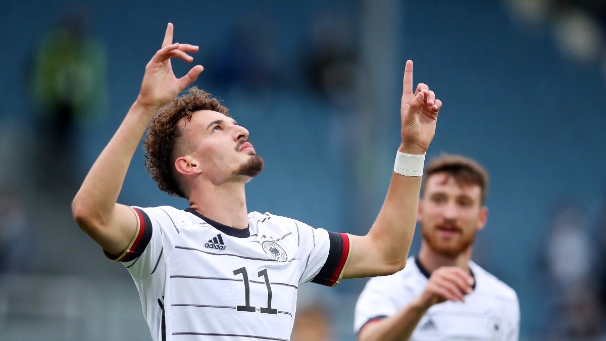 FussballBR's tweet photo. 👨🇩🇪🇲🇩 Em partida válida pela Eliminatórias da Euro U-21, os jovens da Die Mannschaft venceram a Moldávia por 4 a 1, com gols de Mergim #Berisha, Lukas #Nmecha, Nico #Schlotterbeck e Florian #Krüger. #Carastoian foi quem descontou para a Moldávia.
#GERMDA #HERZZEIGEN https://t.co/0da9Ki9MjW