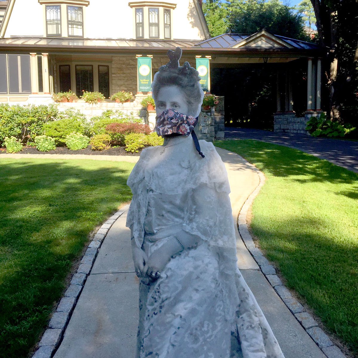SkidmoreCollege's tweet photo. Masks are so important, even our founder Lucy Skidmore Scribner came to campus to show off hers. Thanks for visiting, Lucy! #CreativeMasks #MaskUpSaratoga https://t.co/YYOOo7lTxG