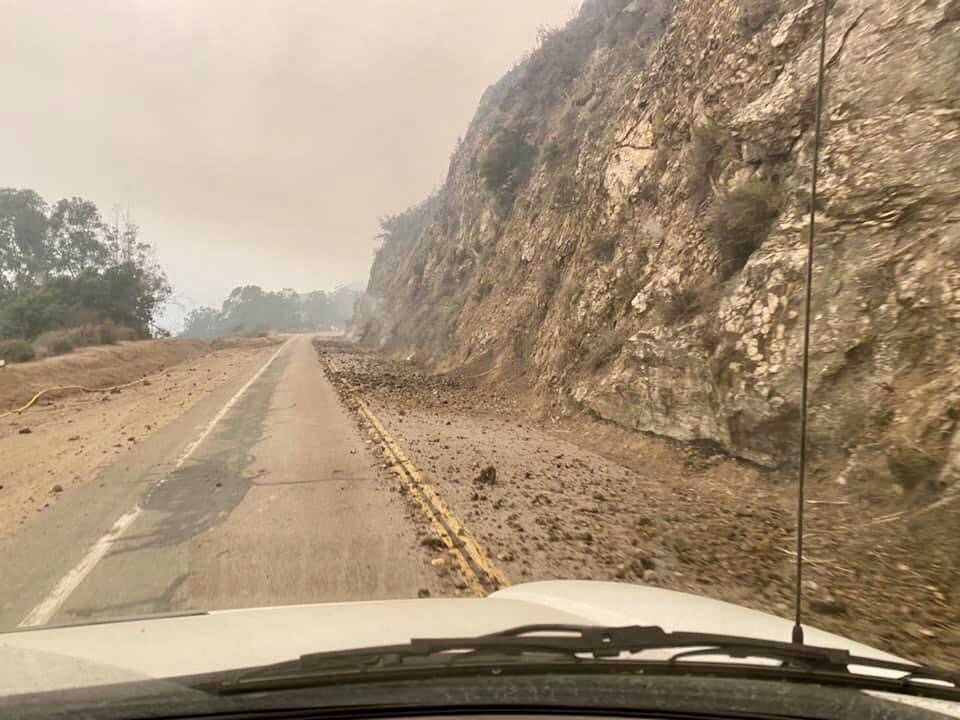 PIOJimShivers's tweet image. #StateRoute1 remains closed from Julia Pfeiffer Burns State Park to Gorda in Monterey County due to the #DolanFire. This closure is in effect because of the potential of fire and falling debris from above as shown in this photo.
@CaltransD5