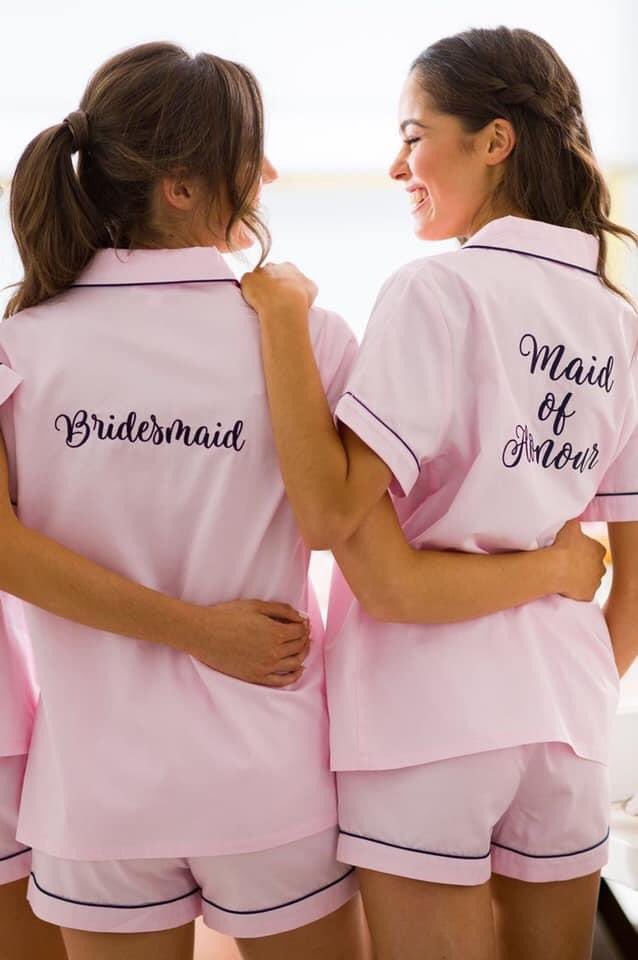 herbrideboxug's tweet photo. Make sure to have fun taking pictures before walking down the aisle in our custom pajamas @herbrideboxug 
Reach us at 0705468775 for different styles of robes,shirts,pajama sets it could be silk,cotton or tulle.

#pjs #mikoloug #photography #Bridesmaids #weddingday #bridetobe https://t.co/h2kIHceKGJ