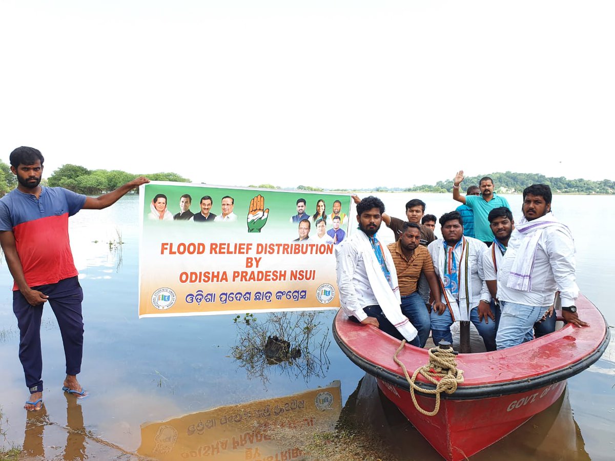 dcc_balasore's tweet photo. Relief distribution by Odisha Pradesh Nsui in different flood affected areas of Tigiria Block(Cuttack District) under the leadership of  Aditya Preetam Das. @Aditya_NSUI_08 @Neerajkundan @guptar @NPatnaikOdisha @AdityaSharmaINC @JitendraSAlwar @NavjyotiPatnaik https://t.co/vxq7PTSKAh
