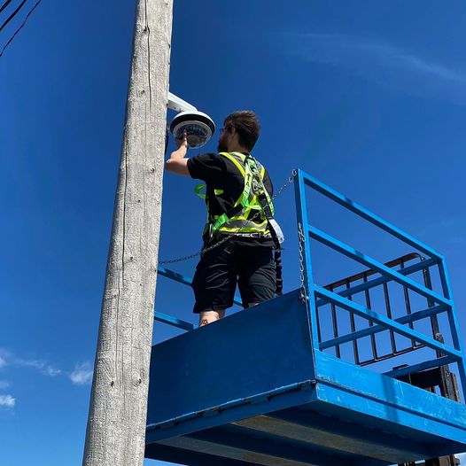 Techdoz's tweet photo. Camera install days are never dull. Completion of a new 360 Degree camera for a client’s property. #hikvision #hikvisioncamera #360camera #kitchener #techdoz #technology #camera #security #securitycameras https://t.co/UddaDCI2ET
