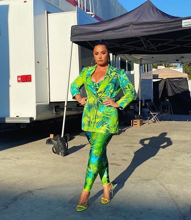 meltingfordemi's tweet photo. yes i do the cooking yes i do the cleaning 🥵 https://t.co/biZm2RPtY8