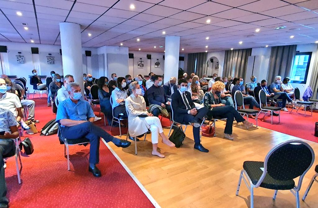 Après enseignants et élèves, c'est au tour des adhérents #LaREM38 de faire leur rentrée!
👉 Une belle assemblée, conciliant retrouvailles et précautions sanitaires, pour évoquer avec <a href="/OlivierSIX/">Olivier SIX</a> les enjeux des mois à venir.