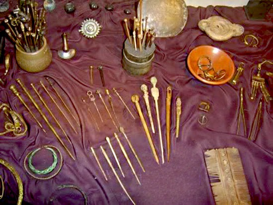 There were a number of hair accessories. Elegant pins and golden circlets were the most common. In ancient times, married Roman women used to cover their hair with a special veil called rica 7/?