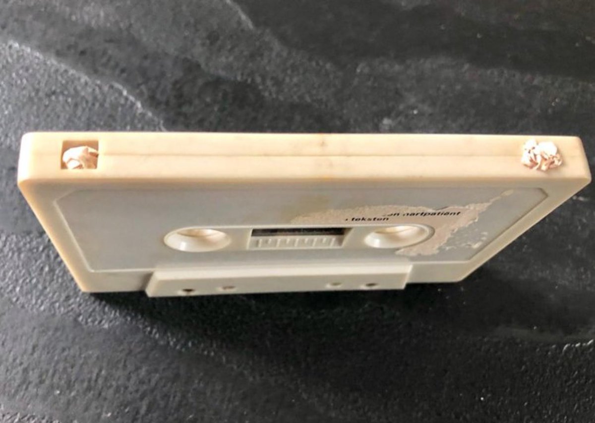 throwbackkingm's tweet image. How many of you had a cassette tape that you either purchased or found some where and recorded over it using paper? Lot people will never be able to relate to this. LOL...Happy Thursday #ThrowbackThursday #throwbackmemories #throwbackkingmix
#ThursdayThoughts #ThursdayThrowback