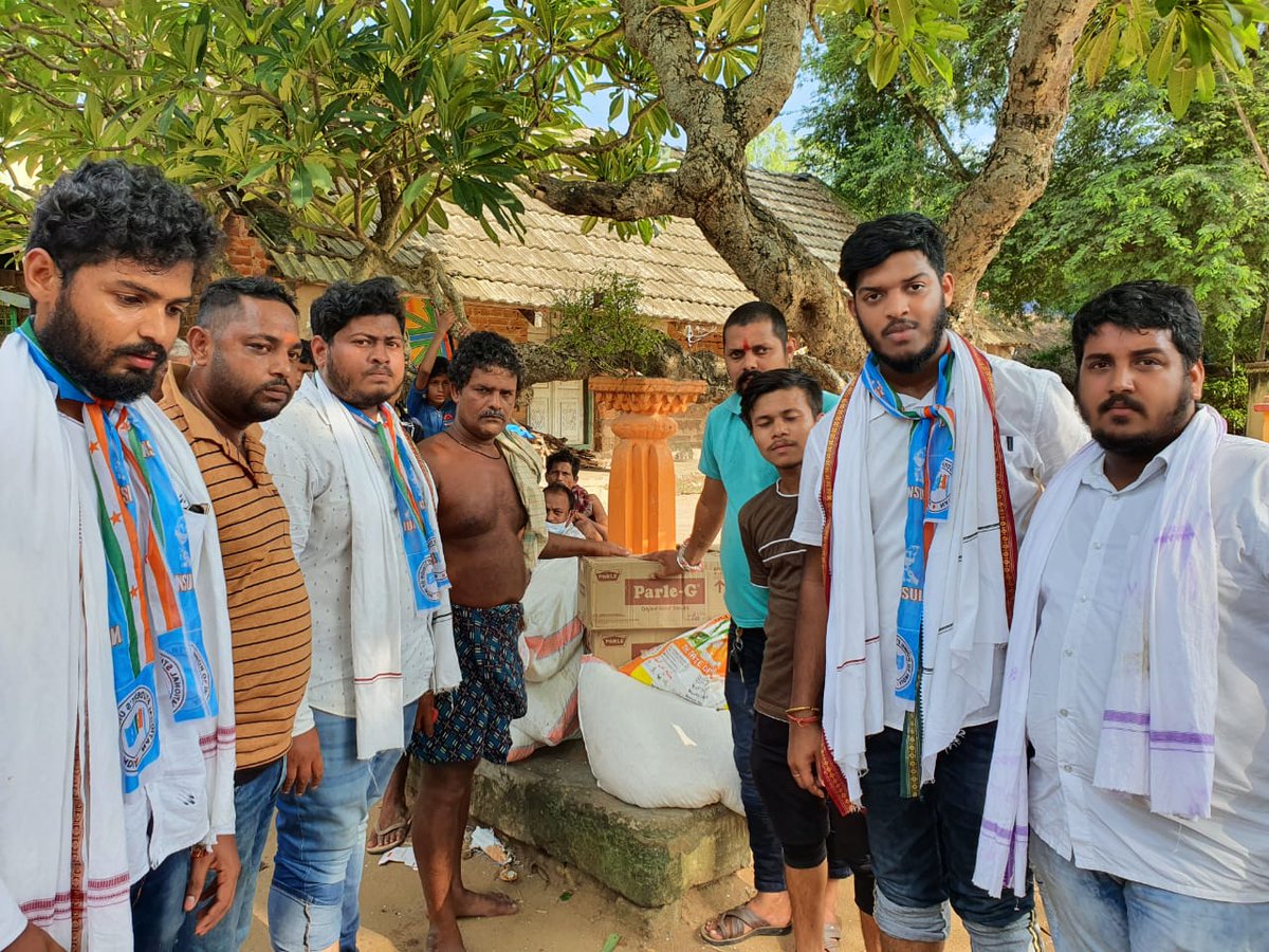 NSUI_Balasore's tweet photo. Relief distribution by Odisha Pradesh Nsui in different flood affected areas of Tigiria Block (Cuttack District) under the leadership of  Aditya Preetam Das. @Aditya_NSUI_08 @Neerajkundan @guptar @NPatnaikOdisha @AdityaSharmaINC @JitendraSAlwar @NavjyotiPatnaik https://t.co/YHiPeHsrUq