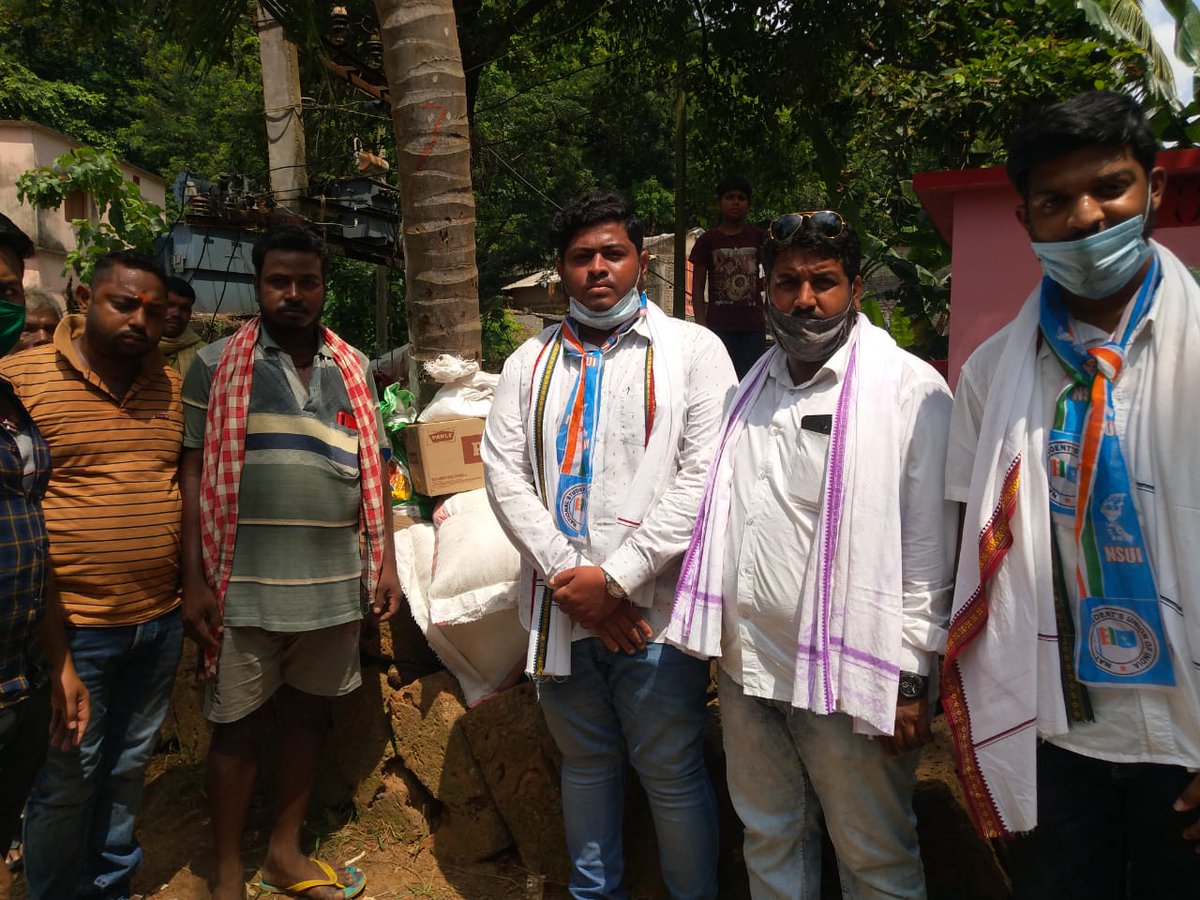 NSUI_Balasore's tweet photo. Relief distribution by Odisha Pradesh Nsui in different flood affected areas of Tigiria Block (Cuttack District) under the leadership of  Aditya Preetam Das. @Aditya_NSUI_08 @Neerajkundan @guptar @NPatnaikOdisha @AdityaSharmaINC @JitendraSAlwar @NavjyotiPatnaik https://t.co/YHiPeHsrUq