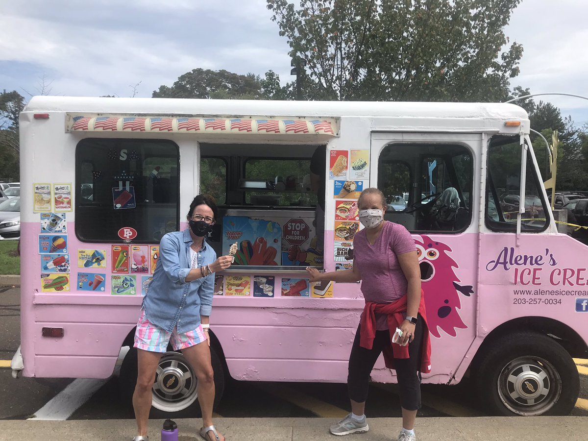 JCareyReads's tweet image. Thank you ☀️ for the sweet treat today. #seshasjoy @SaugatuckSeals @21rncrossi @dawnsherriff2