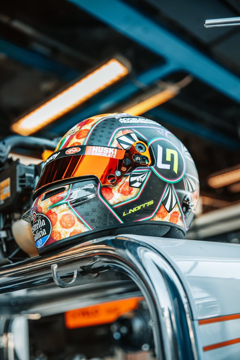 ESPNF1's tweet photo. Lando Norris has really got a pizza helmet for the #ItalianGP 🇮🇹🍕 https://t.co/qcDdPcI3Ez