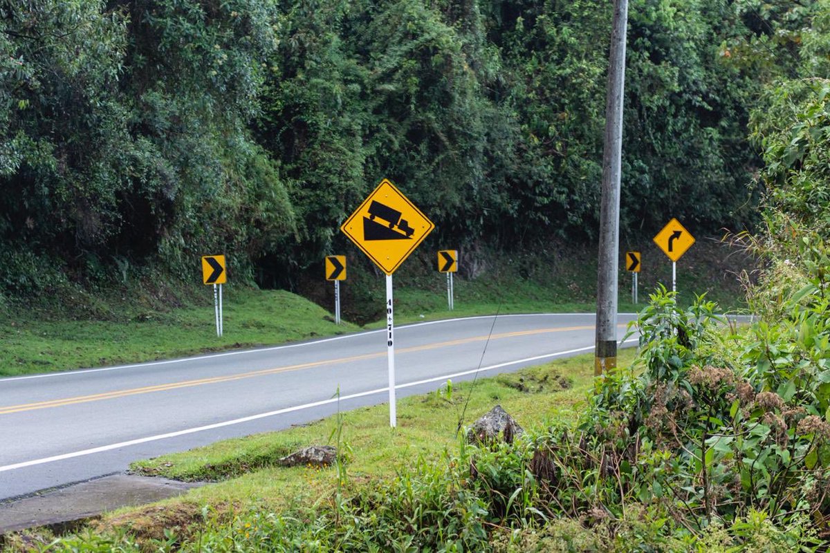 orozco_angela's tweet photo. Gracias a infraestructura de alto nivel y promoción de #SeguridadVial entre usuarios de la vía que comprende tramos entre Primavera-La Pintada, La Pintada-Bolombolo, el proyecto Pacífico 2 a cargo de @ANI_Colombia, es la primera 4G en recibir certificación ISO en seguridad vial https://t.co/KSg8mVUIOJ