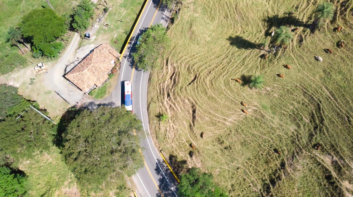 orozco_angela's tweet photo. Gracias a infraestructura de alto nivel y promoción de #SeguridadVial entre usuarios de la vía que comprende tramos entre Primavera-La Pintada, La Pintada-Bolombolo, el proyecto Pacífico 2 a cargo de @ANI_Colombia, es la primera 4G en recibir certificación ISO en seguridad vial https://t.co/KSg8mVUIOJ