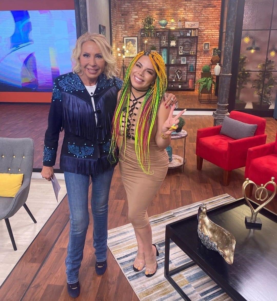 pabloehcallaito's tweet photo. Omg no ahora Taylor Swift colaborando con 6ix9ine 😭😭😭😭 https://t.co/yHfB5lw1Rj