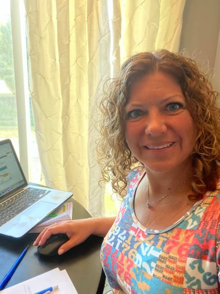 MsJBogie's tweet image. Happy First Day of year 21! What a day!! There were a few tech issues to start, but we all rolled with it and it was a great day! Seeing student faces and smiles made me excited for an amazing year ahead! #firstdayofschool @fischerfalcon #team70 #IPSD204 #remotelearning #7thgrade