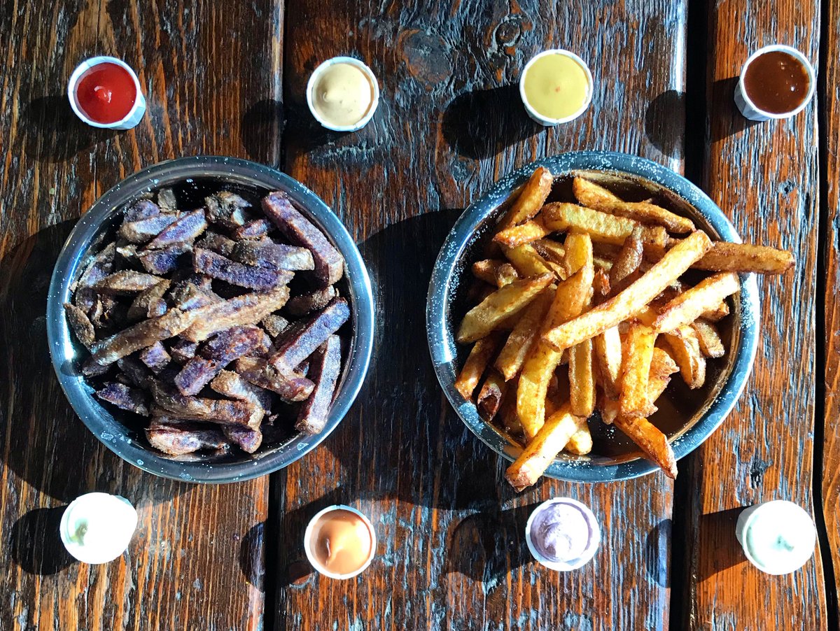 It's Thursday and all we can think about is fries, fries, fries, and how much sauce we're going to need to eat them🍟🧐. #boisefrycompany