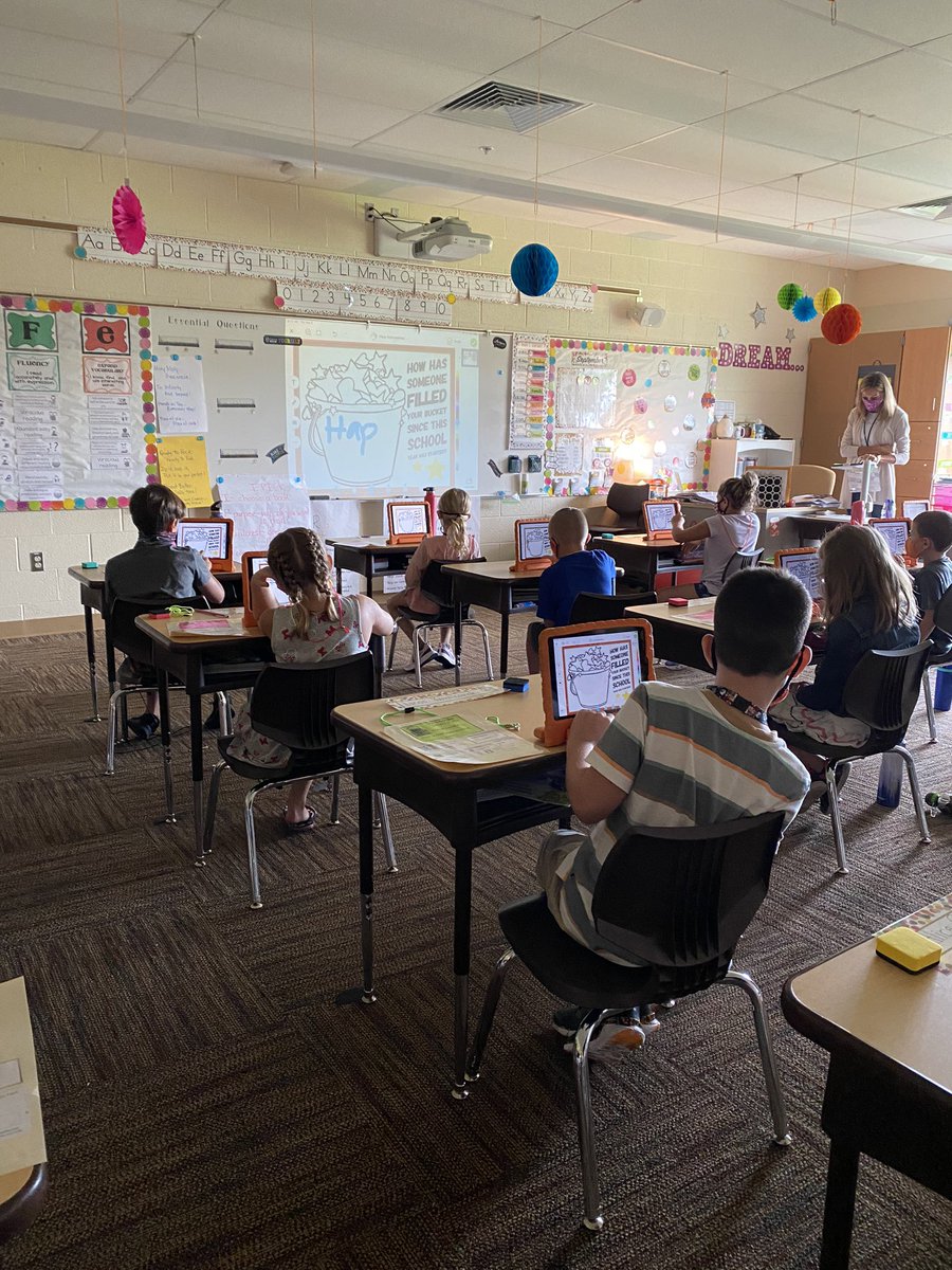 LingleAveElem's tweet photo. Amazing things happening here @LingleAveElem!  Thank you to our dedicated teachers and staff who work so hard!! https://t.co/xOsjdiETat