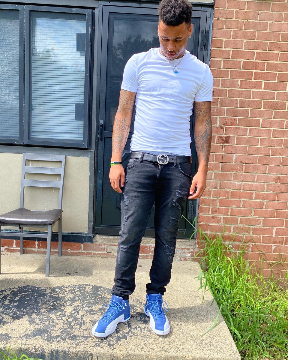 ktate_0's tweet photo. Ballin 🤑, Callin 📞, I heard these Ni****, Out here Stalling 🤷🏽‍♂️😂 #NoCap🧢 #EB4Life❤️ #FreeMyCuzzin🔓 https://t.co/pmKb2v4o9l