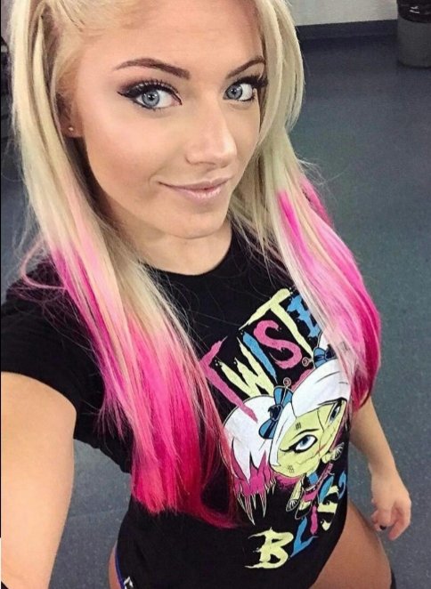 Fact: Its impossible for Alexa Bliss to take a bad picture. 😍

#FiveFeetOfFury #ThrowbackThursday