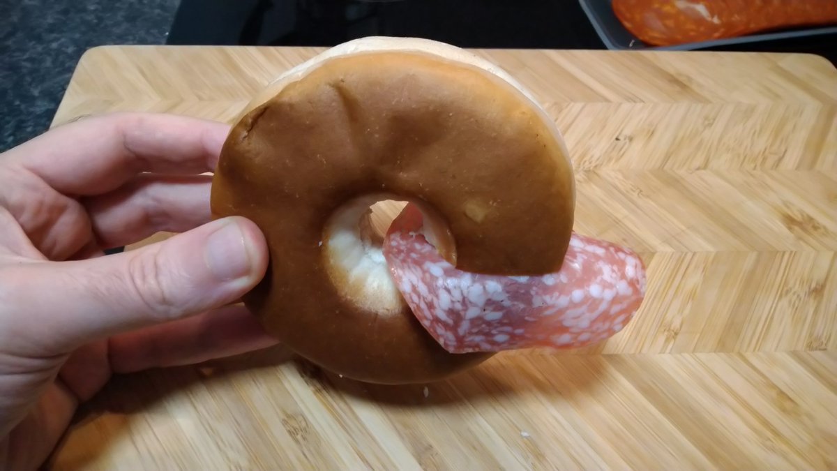 ilMal3's tweet photo. Is this a topological correct sandwich? @standupmaths https://t.co/uDwgio8fyt