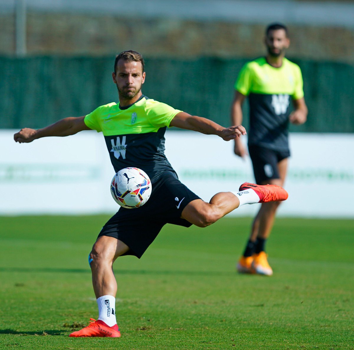 GranadaCF's tweet photo. 💥⚽️💥⚽️💥⚽️💥
#PretemporadaGCF🔴⚪️ https://t.co/DRVvvGiip5
