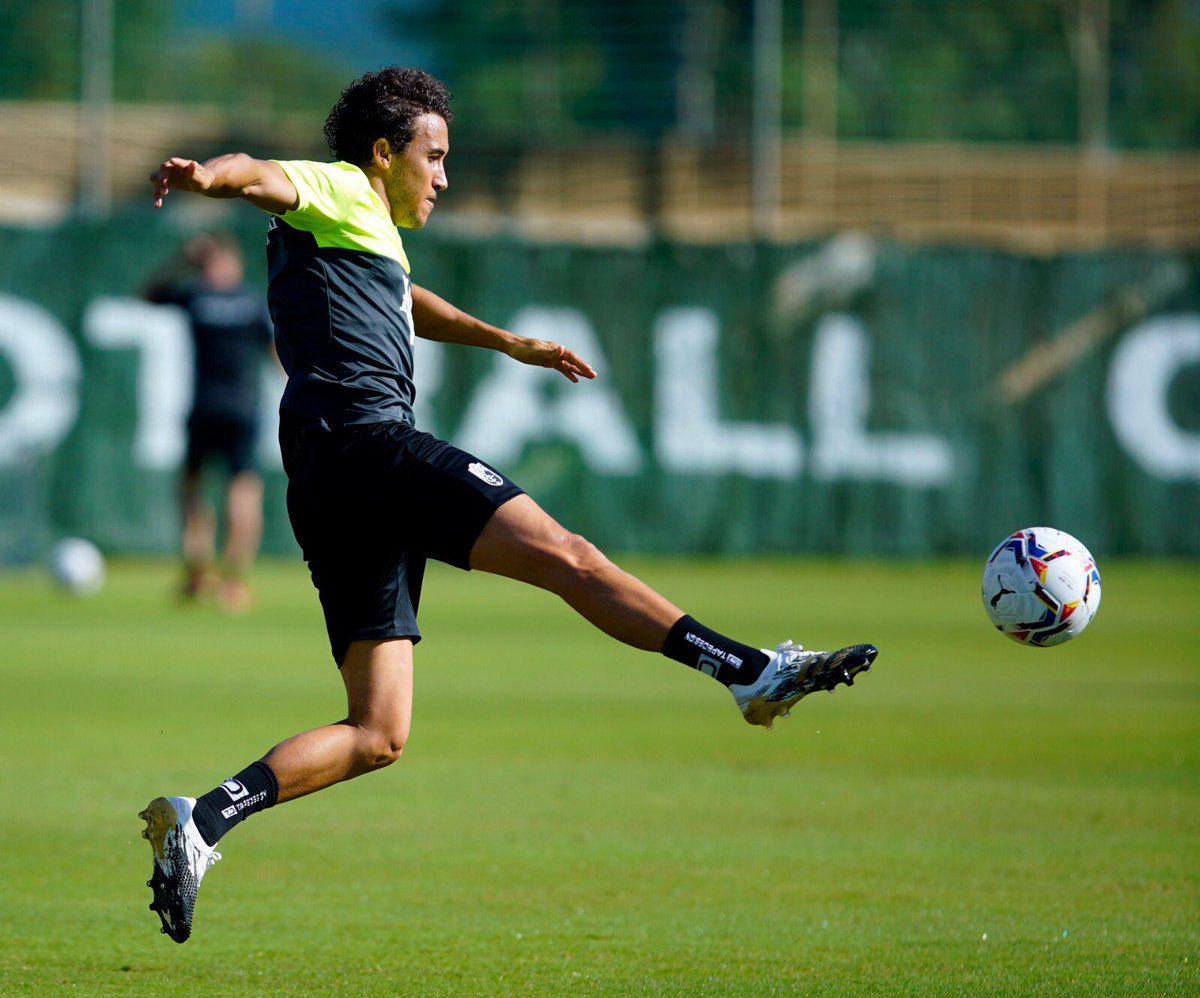 GranadaCF's tweet photo. 💥⚽️💥⚽️💥⚽️💥
#PretemporadaGCF🔴⚪️ https://t.co/DRVvvGiip5