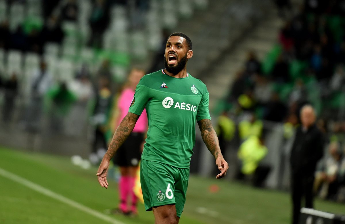 PeupleVertFr's tweet photo. ▶️ Yann #M'Vila est en discussion avancée avec l'#Olympiakos. En cas de transfert, l'#ASSE ne percevrait aucune indemnité. Il ne serait pas remplacé poste pour poste.

▶️ Sergio #Palencia n'a pas eu de contacts pour partir.

Via @ManuLonjon dans le #ManuTime. https://t.co/PeLDFMRJB4