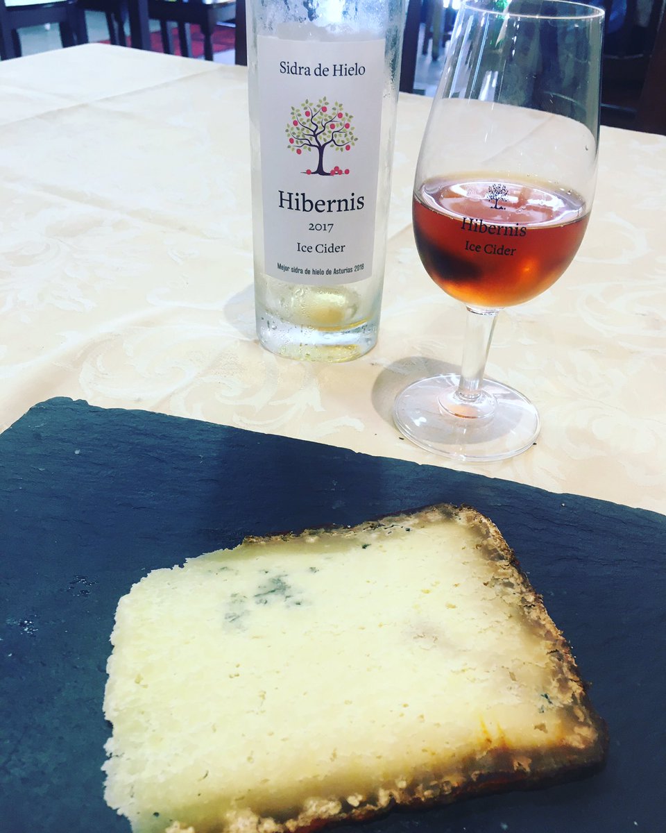 EMBrutnature's tweet photo. Disfrutando de un maridaje de lujo @dopgamoneu del puerto con IceCider Hibernis cosecha 2018 en @sidreriacasacorujo #Sidradehielo #Hibernis #monovarietal #mostoflor #afinado40dias #Roblefrances #CosechaPropia #FincaSanJusto mejor sidra de hielo elaborada en Asturias #icecider https://t.co/BYyZb6OxXl